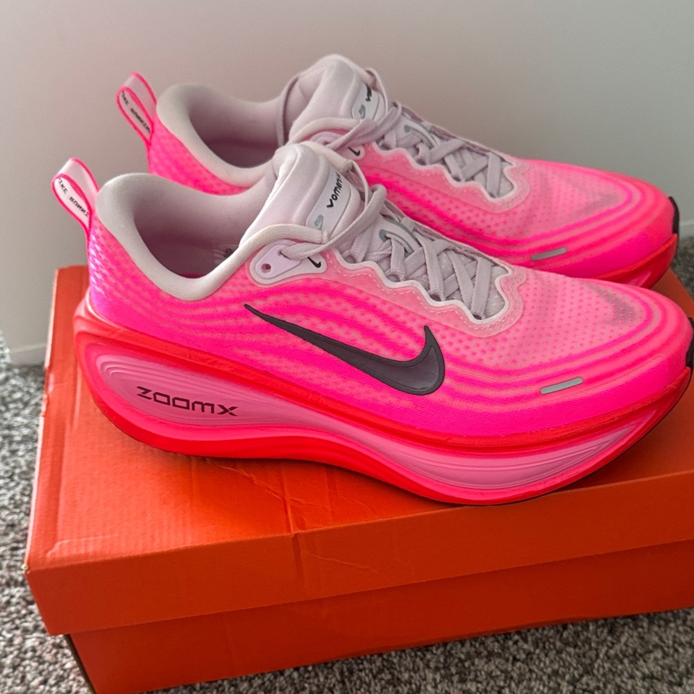 Nike Vomero Plus Pink/Hot Pink Women’s Running Shoes